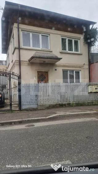 Casă cu 3 camere cu Teren 125 Mp în Central