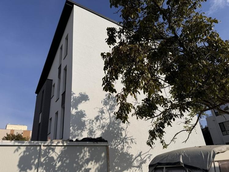 Apartament cu 3 camere decomandat în Băneasa — fotografia 1