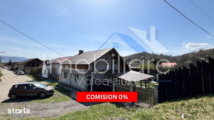 Casă cu 4 camere cu Teren 700 Mp în Petros