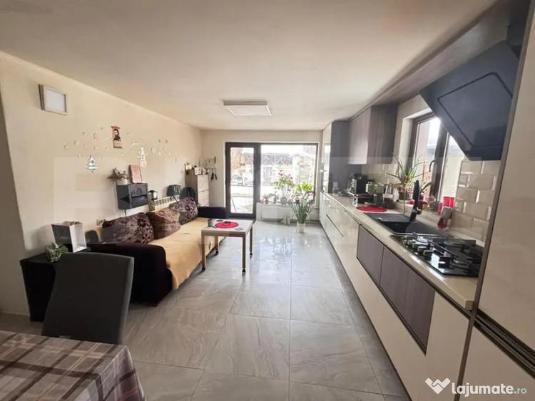 Casă cu 4 camere cu Teren 2700 Mp în Central