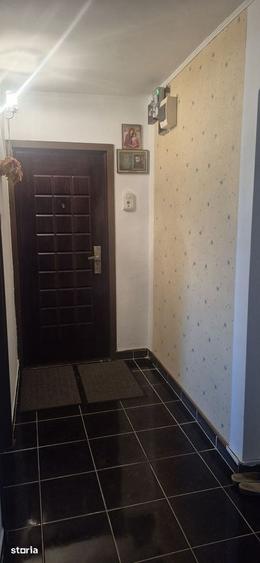 Apartament cu 3 camere decomandat în Găvana