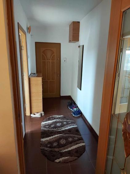 Apartament cu 2 camere semidecomandat în Broșteni