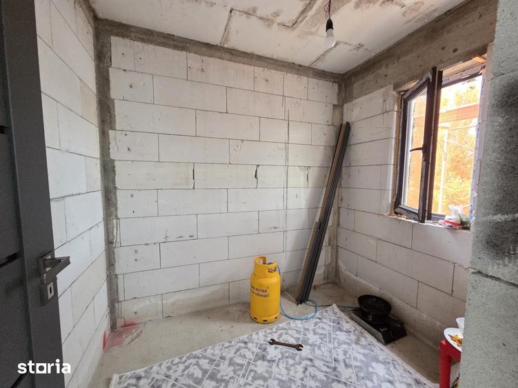 Casă cu 4 camere cu Teren 1300 Mp în Răzvad