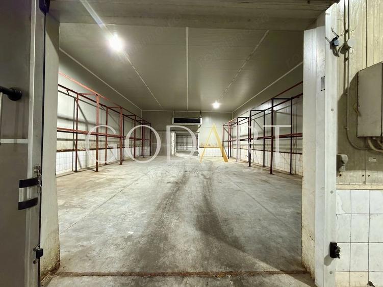 Spațiu comercial, de 1,000 mp, în Central