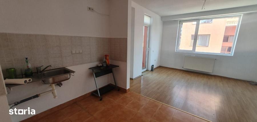 Apartament cu 3 camere în Decebal