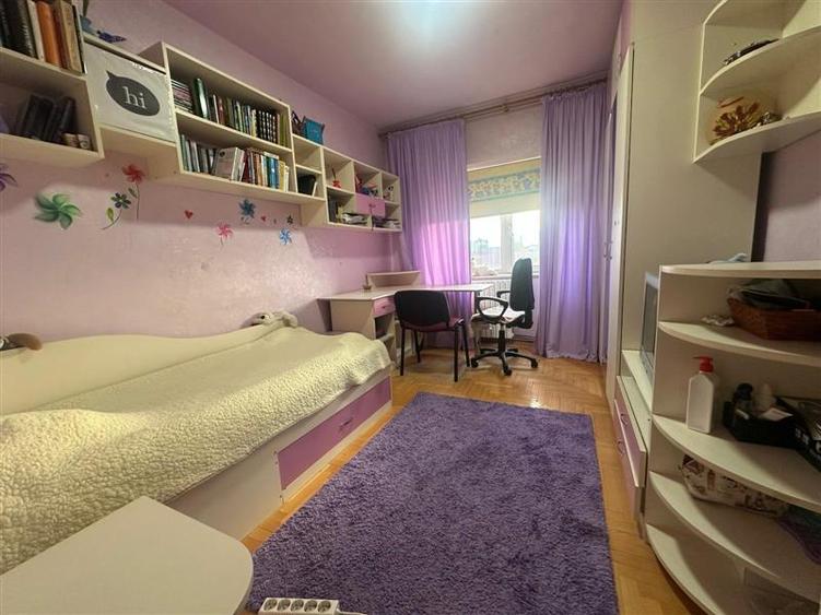 Apartament cu 4 camere decomandat, mobilat în Păcurari