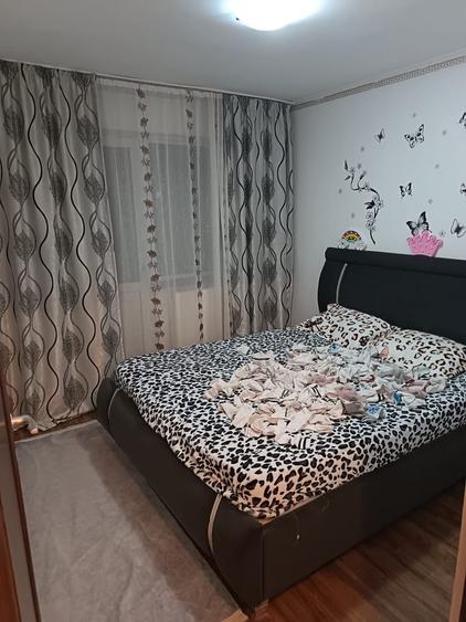 Apartament cu 3 camere semidecomandat în Ferentari