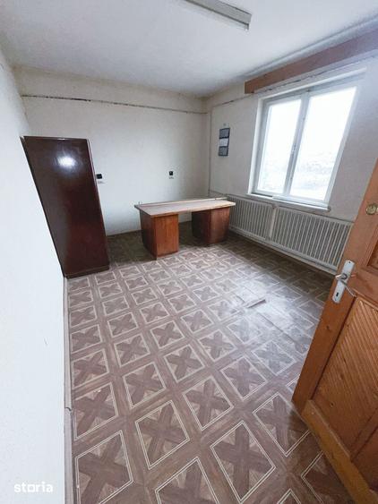Spațiu comercial, de 2,272 mp, în Central