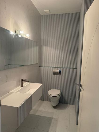 Apartament cu 4 camere decomandat în Primăverii