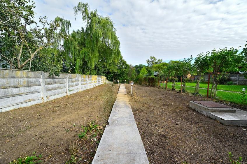 Casă individuală cu 6 camere cu Teren 586 Mp în Mogoșoaia