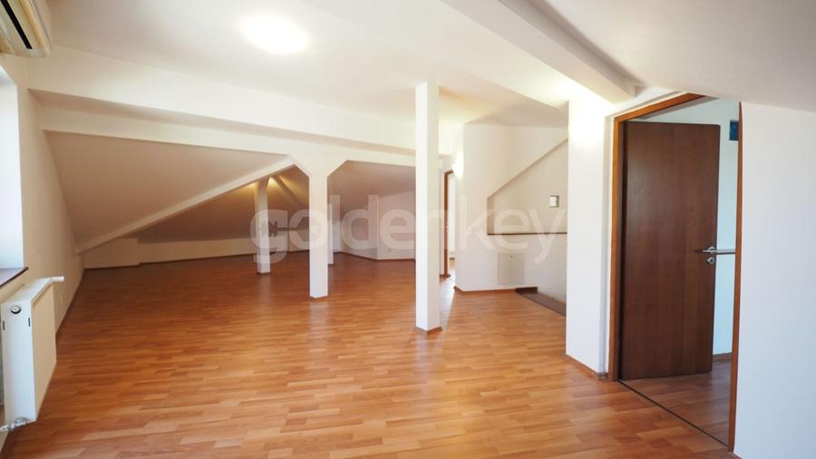 Casă individuală cu 7 camere cu Canalizare în Pipera