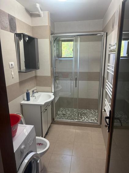 Proprietar Inchiriez apartament 2 camere DECOMANDAT, 56 mp, Nicolina 2 Str. Clopotari, Etaj 3 - 1