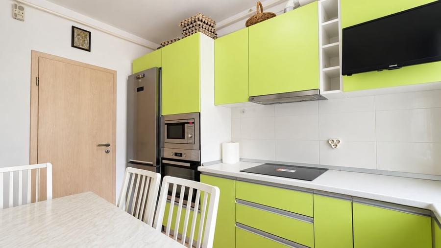 Apartament cu 2 camere decomandat, mobilat în Tractorul