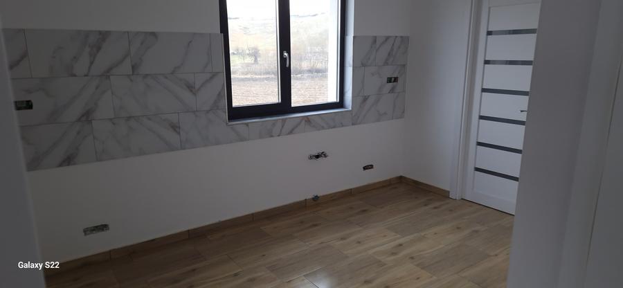 Casă individuală cu 4 camere cu Teren 533 Mp în Periferie