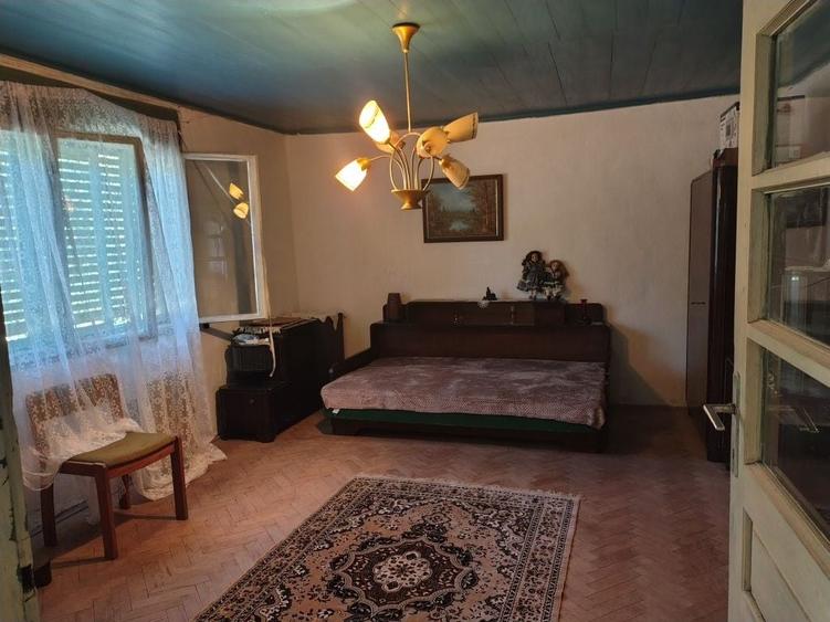 Casă cu 4 camere în Chisindia