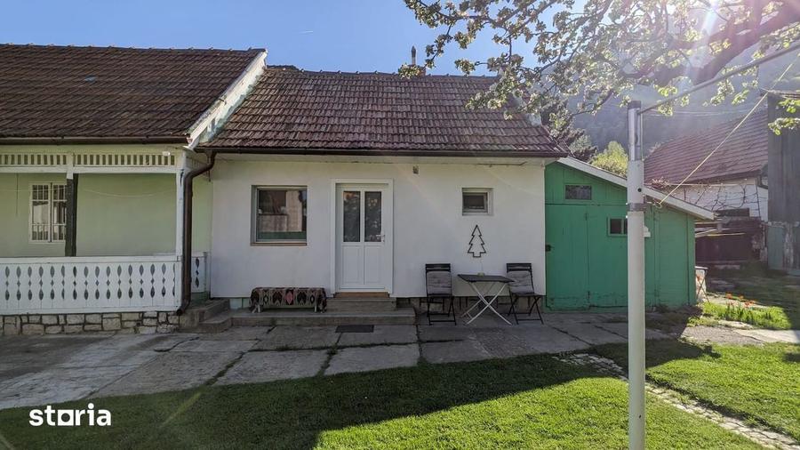 Casă cu 3 camere cu Teren 2987 Mp în Central