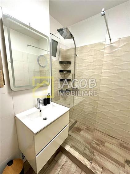 Apartament cu 2 camere decomandat, mobilat în Republicii
