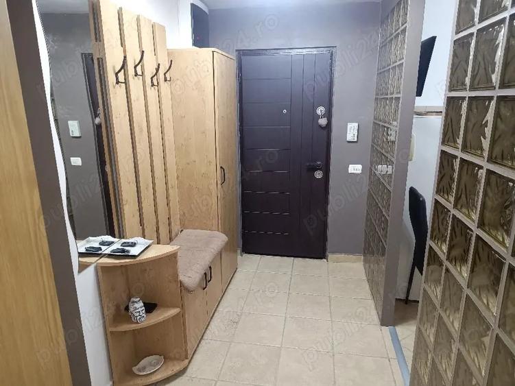 Apartament cu 4 camere decomandat în Lipovei