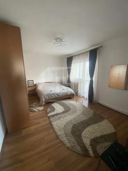 Apartament cu 3 camere semidecomandat, mobilat în Între Lacuri