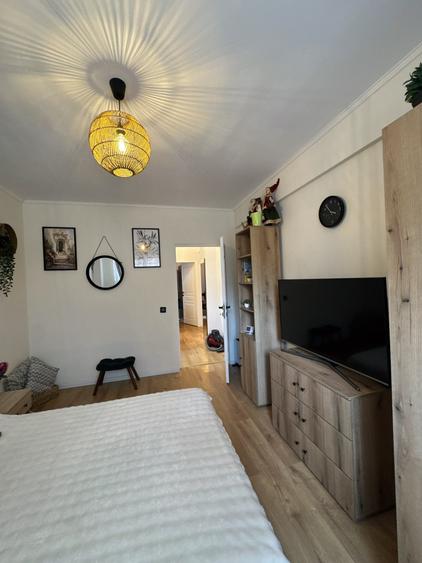 Apartament cu 3 camere semidecomandat în Titan