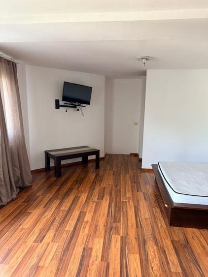 Inchiriez apartamnt intr o vila - 7