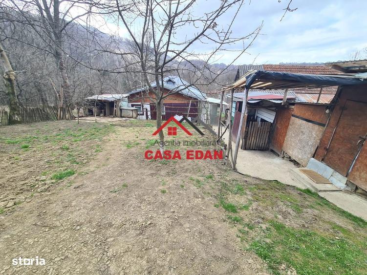 Casă cu 4 camere nedecomandat cu Teren 1005 Mp în Telega