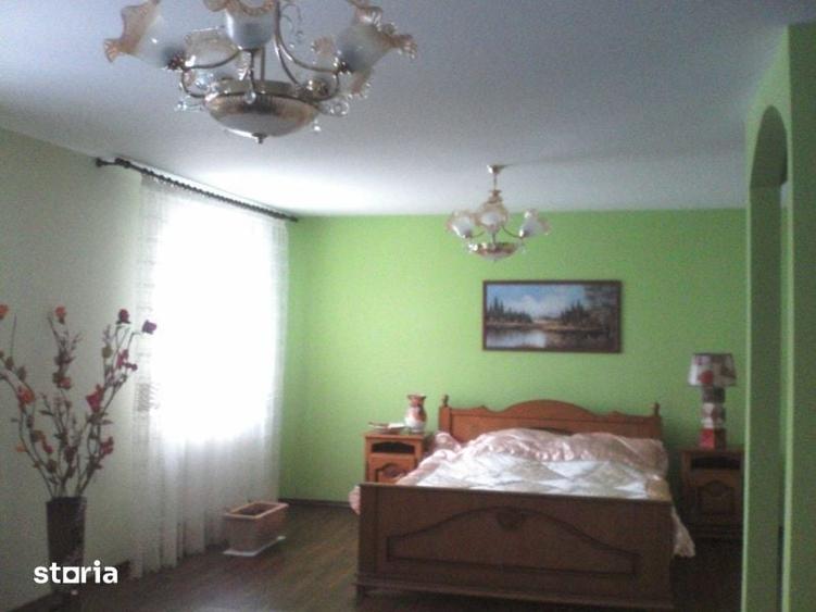 Casă cu 4 camere cu Teren 270 Mp în Central