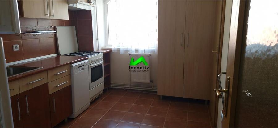 Apartament cu 3 camere decomandat, mobilat în Calea Dumbrăvii