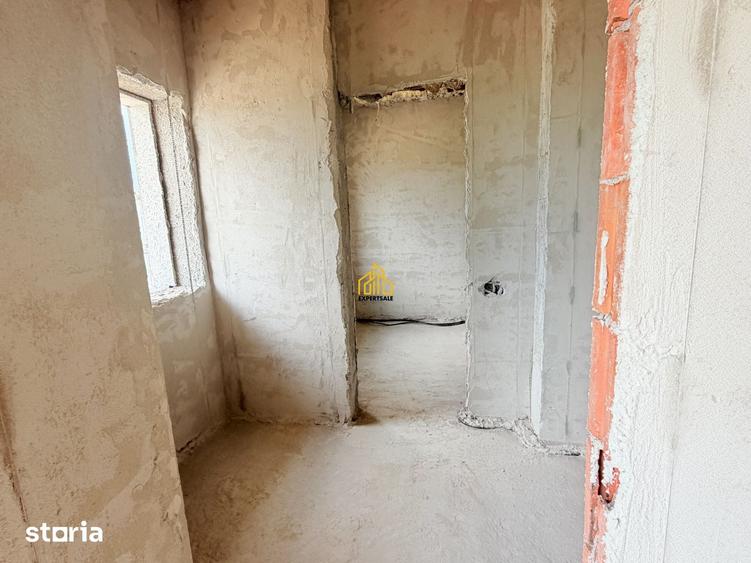 Casă cu 5 camere cu Teren 364 Mp în Domnești
