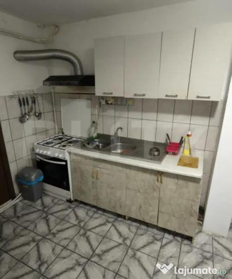 Apartament cu 4 camere decomandat în Burdujeni
