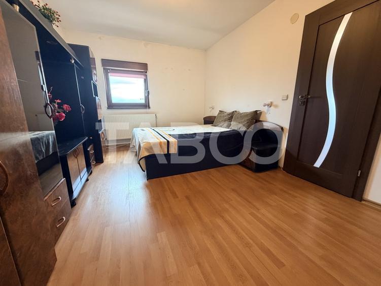 Apartament cu 2 camere semidecomandat, mobilat în Șelimbăr