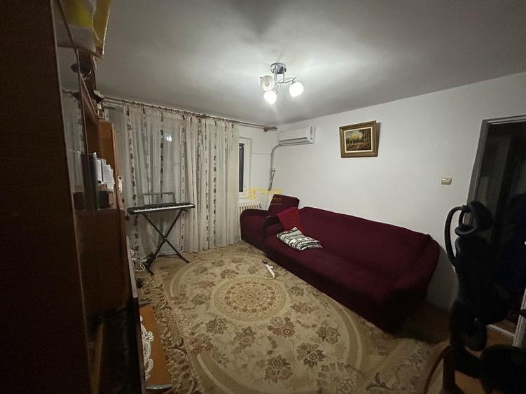Apartament cu 3 camere semidecomandat în Păcurari