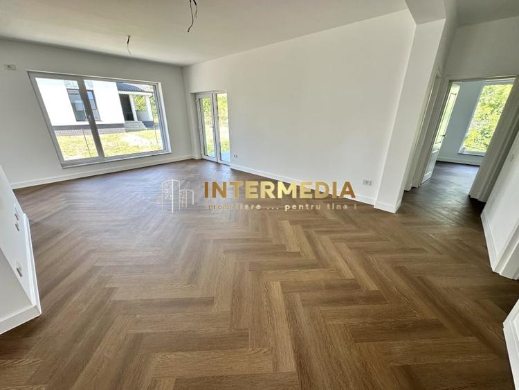 Casă individuală cu 4 camere cu Canalizare în Cetate