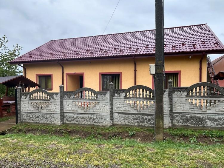 Casă cu 4 camere în Cristești