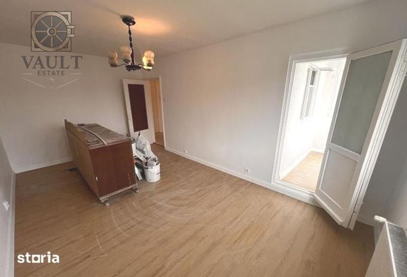 Apartament cu 3 camere decomandat în Dristor