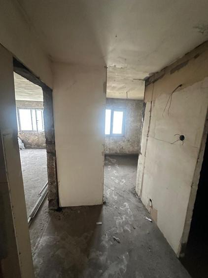 Apartament cu 3 camere decomandat în Croici