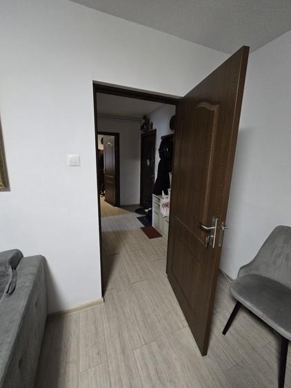 Apartament cu 3 camere decomandat în Electroprecizia