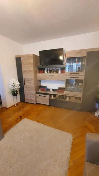 Apartament cu 3 camere semidecomandat în Rogerius