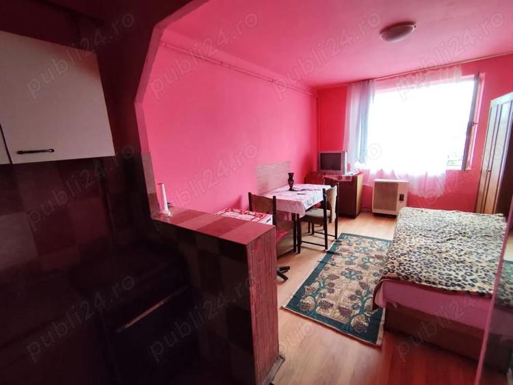 Garsonieră decomandată în Micro 15