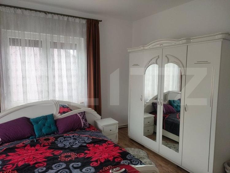 Casă individuală cu 8 camere cu Garaj în Marginea