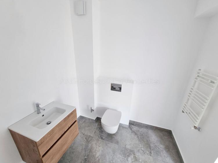 Penthouse cu 5 camere decomandat în Băneasa