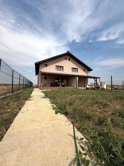 Duplex cu 5 camere cu Teren 380 Mp în Chișoda