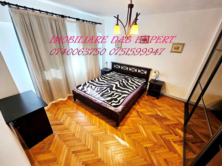 Apartament cu 3 camere decomandat în Piața Centrală