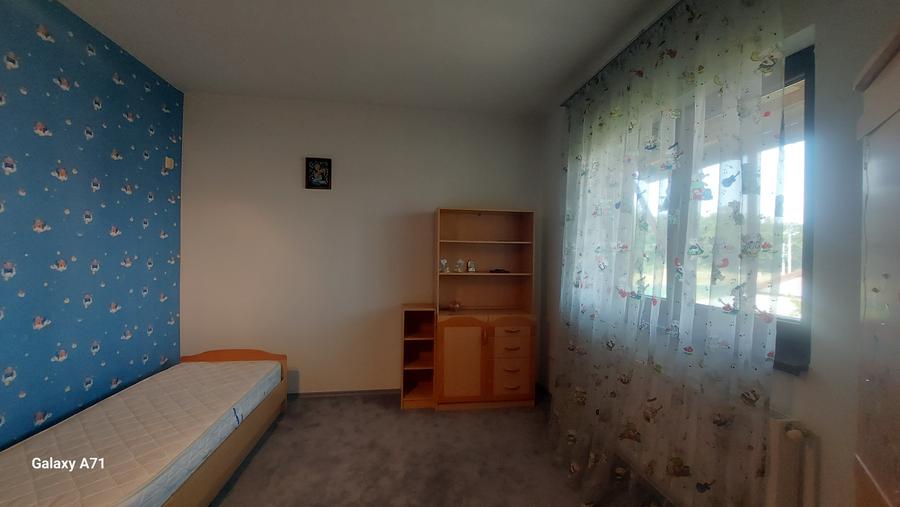 Casă individuală cu 10 camere cu Canalizare în Grădiștea