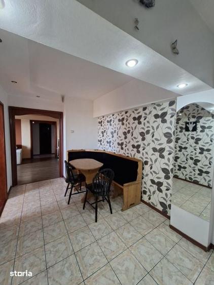 Apartament cu 3 camere decomandat în Traian