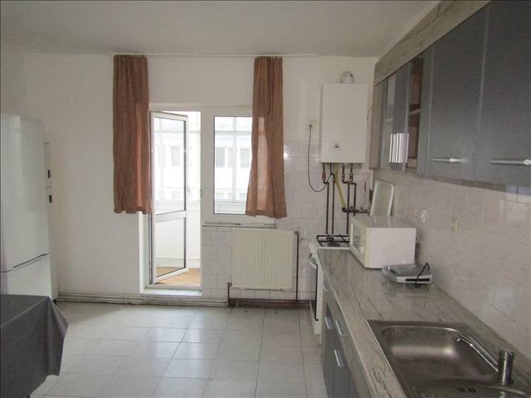 Apartament doua camere, decomandat, central , str. Noica - 6