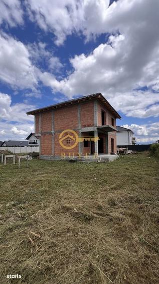 Casă cu 4 camere în Cristian