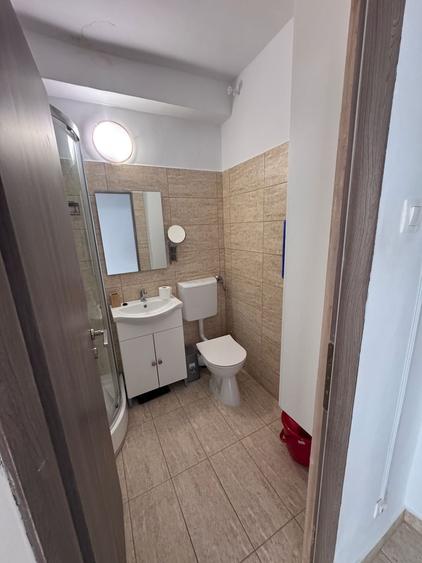 Apartament cu 3 camere decomandat, mobilat în Baba Novac