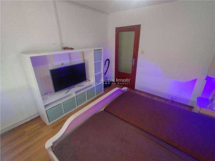 Apartament cu 2 camere decomandat, mobilat în Oravița