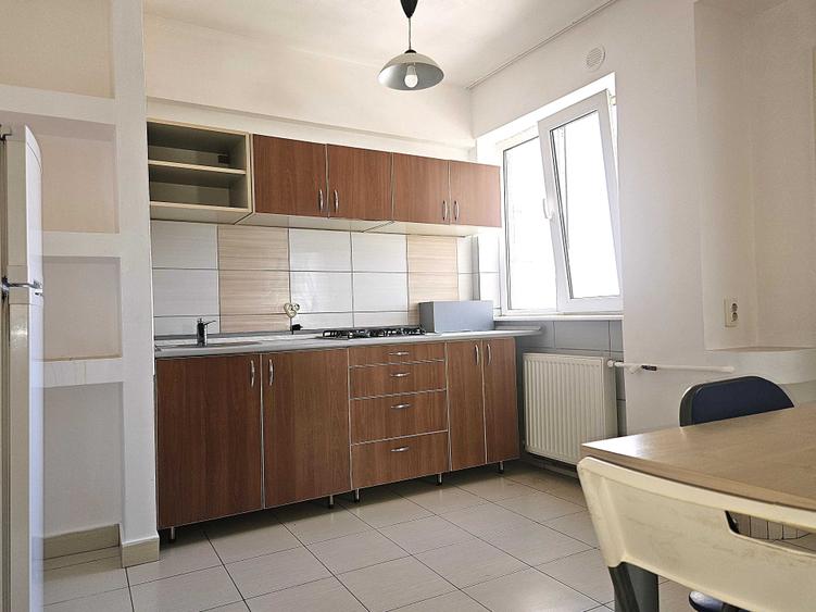 Apartament de vanzare mobilat si utilat cu 2 camere, decomandat. Zona Centrala Arad - 4